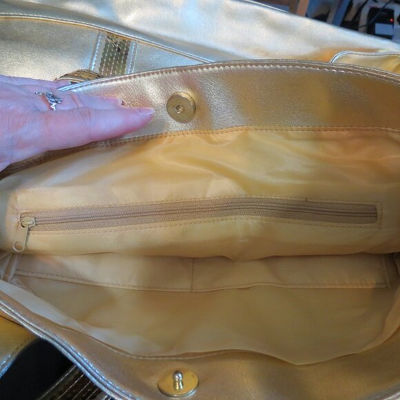 NWOT Avon Gold Tote With Wristlet Sequins 14½"x 15" x3" - Picture 9 of 11